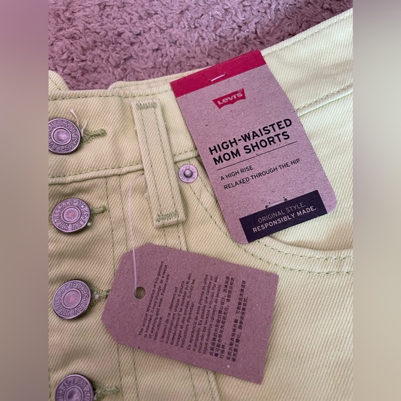 NWT Levi’s High Waisted Mom Shorts - Picture 12 of 14